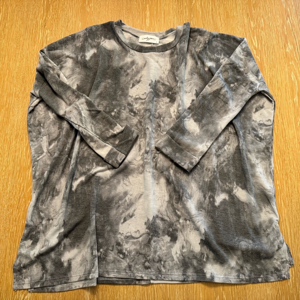 Carly Jean Los Angeles Gray Tie-Dye Long Sleeve Tee